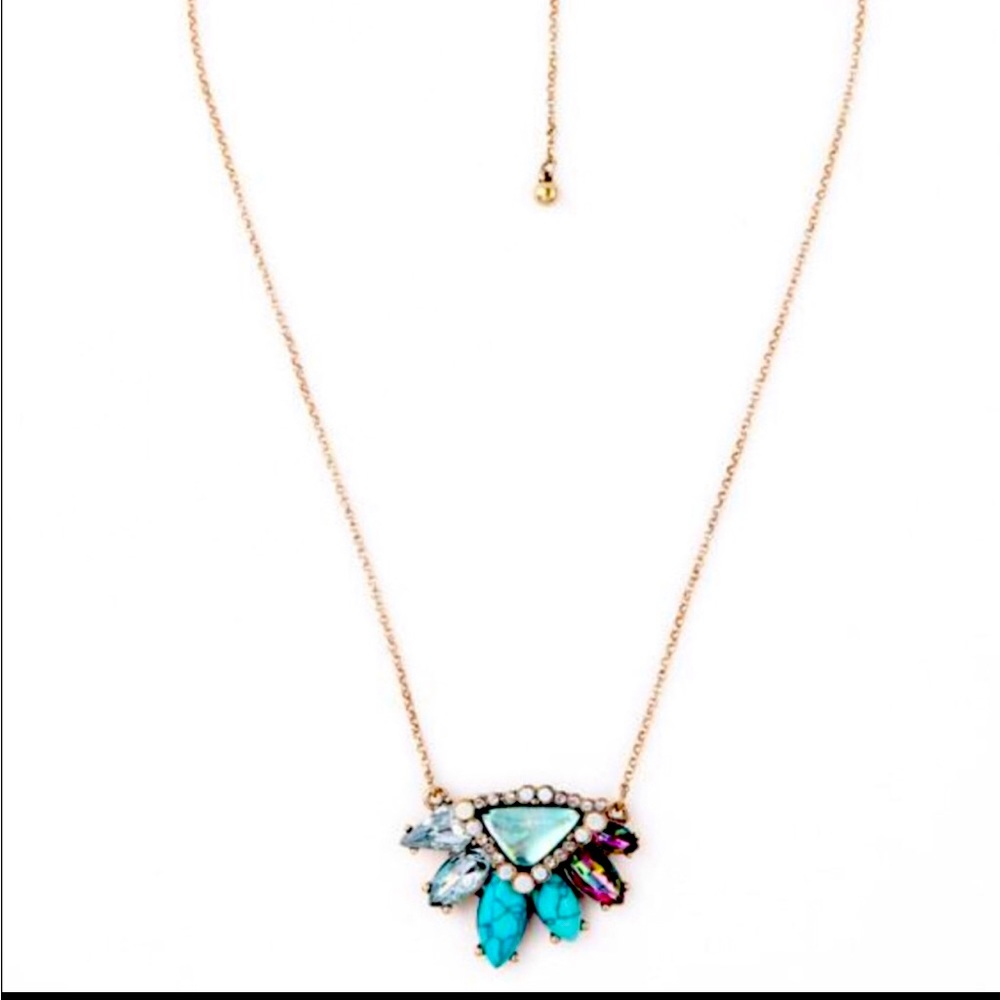 Chloe and Isabel Bora Bora short pendant necklace